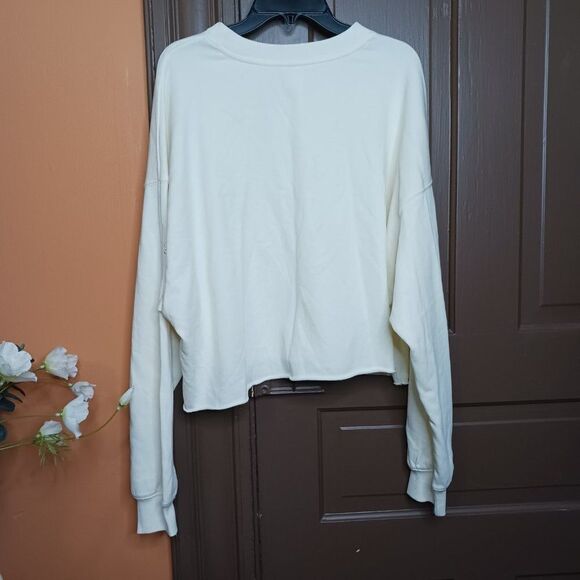 Fabletics Women's size 1X/ XXL Cream Cropped Sweatshirt - Picture 2 of 9